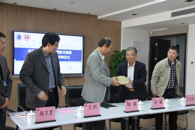 文学院举行早稻田大学孙猛教授图书捐赠仪式暨