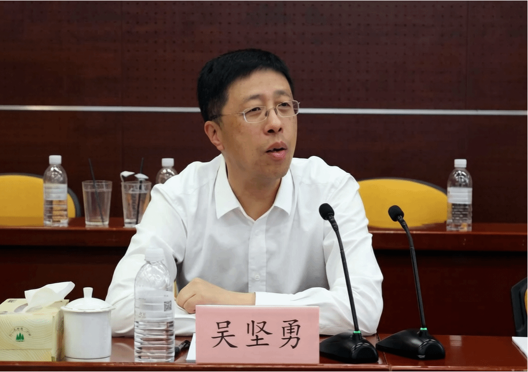 吴书记.png 吴书记.png
