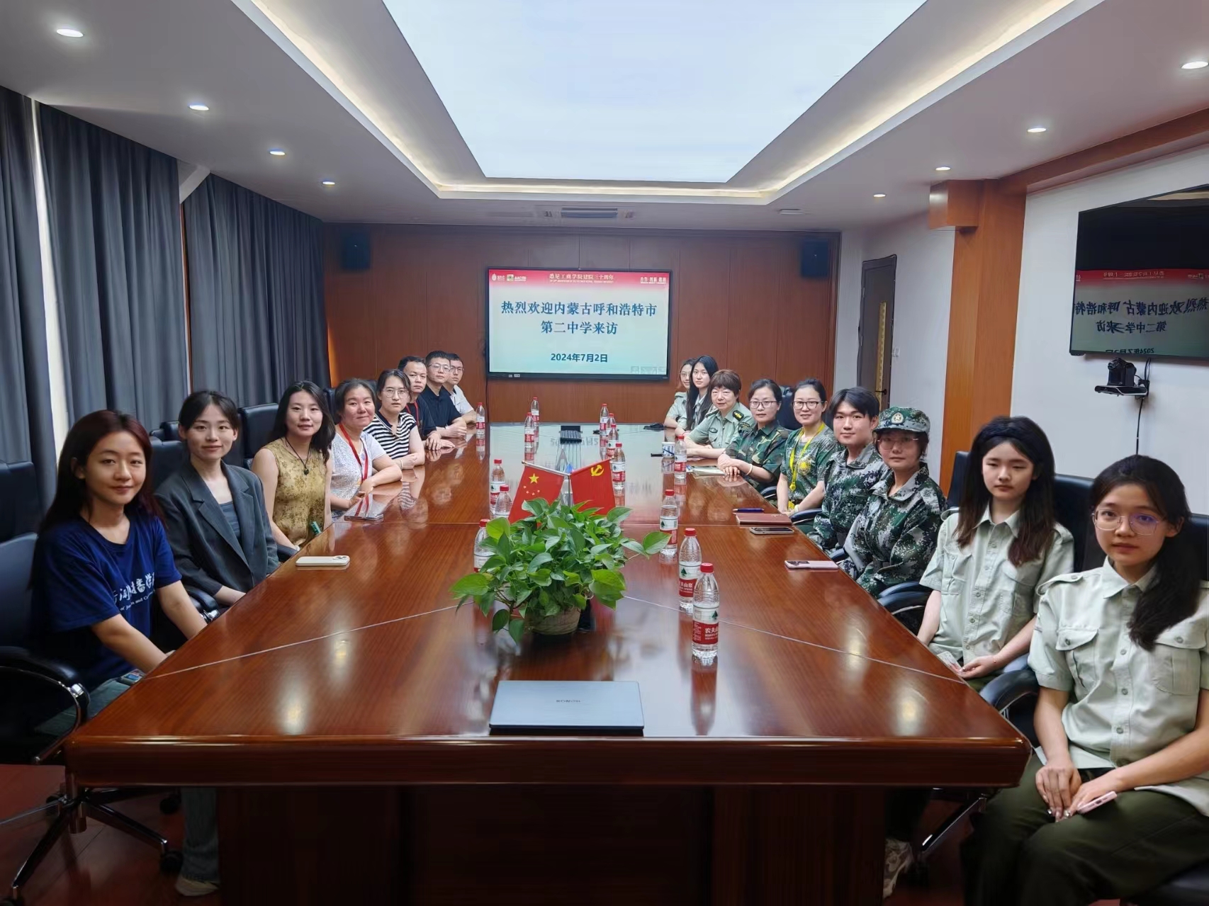 呼市二中管的严吗_呼市二中网_呼市二中宣传片
