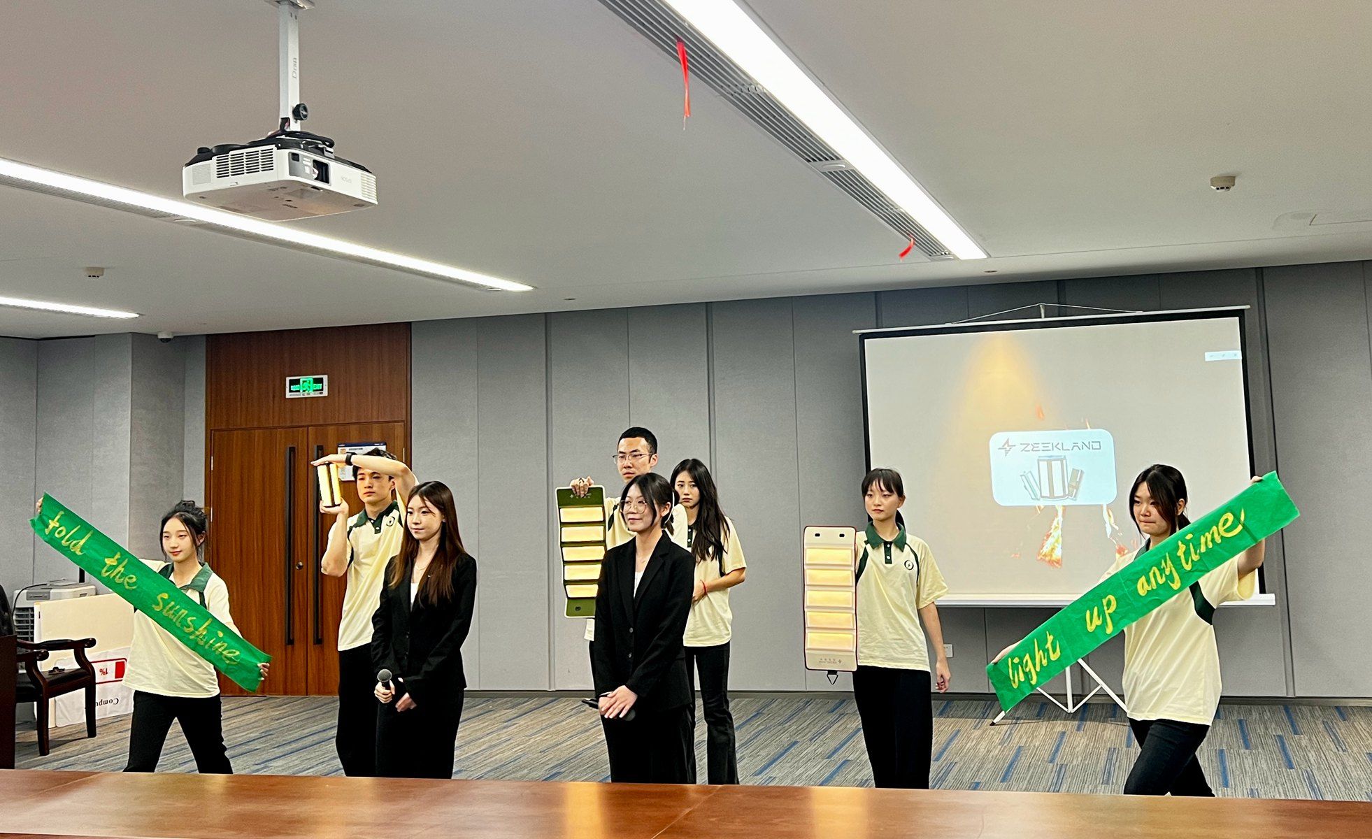 露营灯发布会_副本.jpg