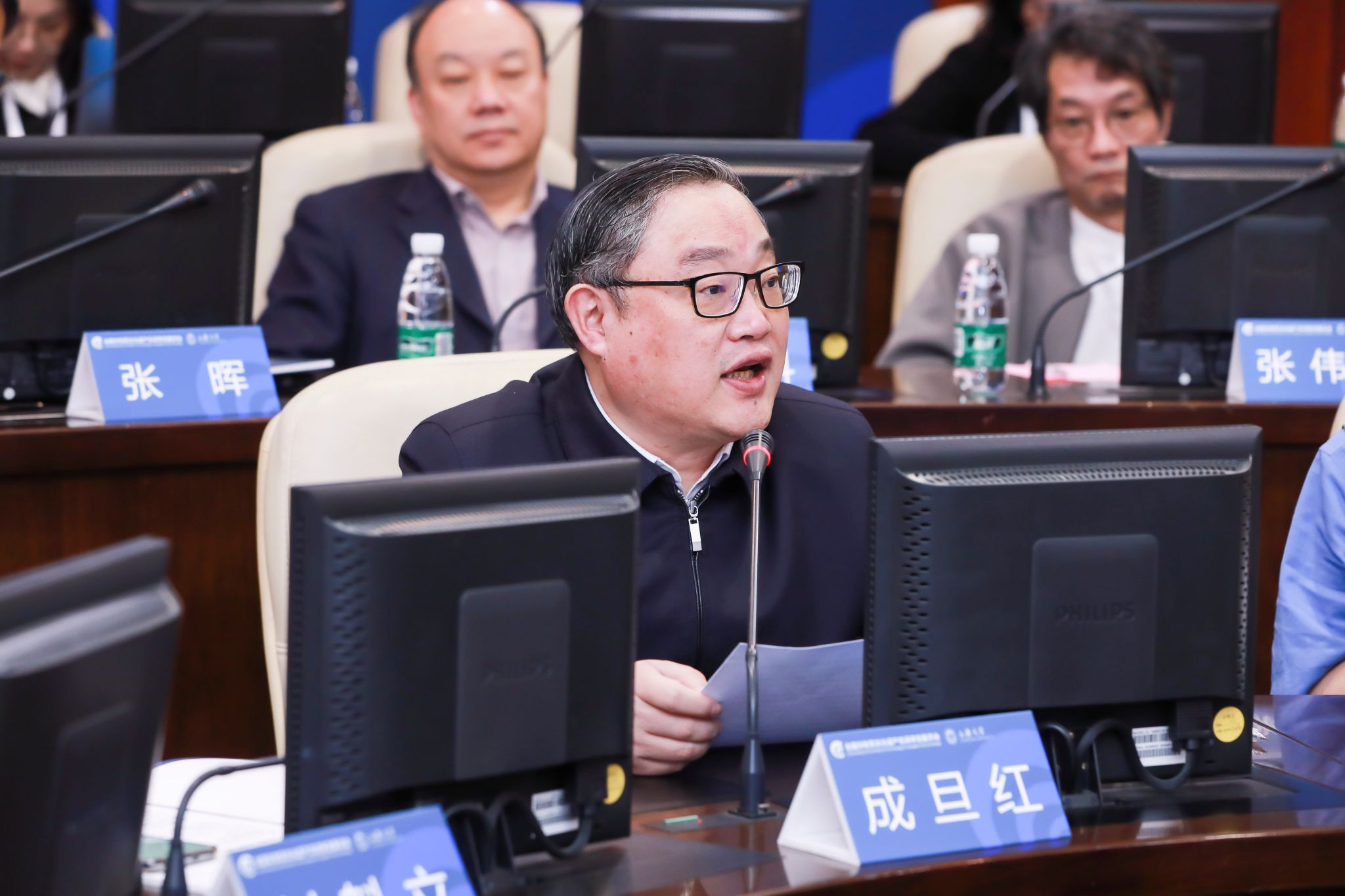 上海大学党委书记成旦红教授致欢迎辞.jpg 上海大学党委书记成旦红教授致欢迎辞.jpg