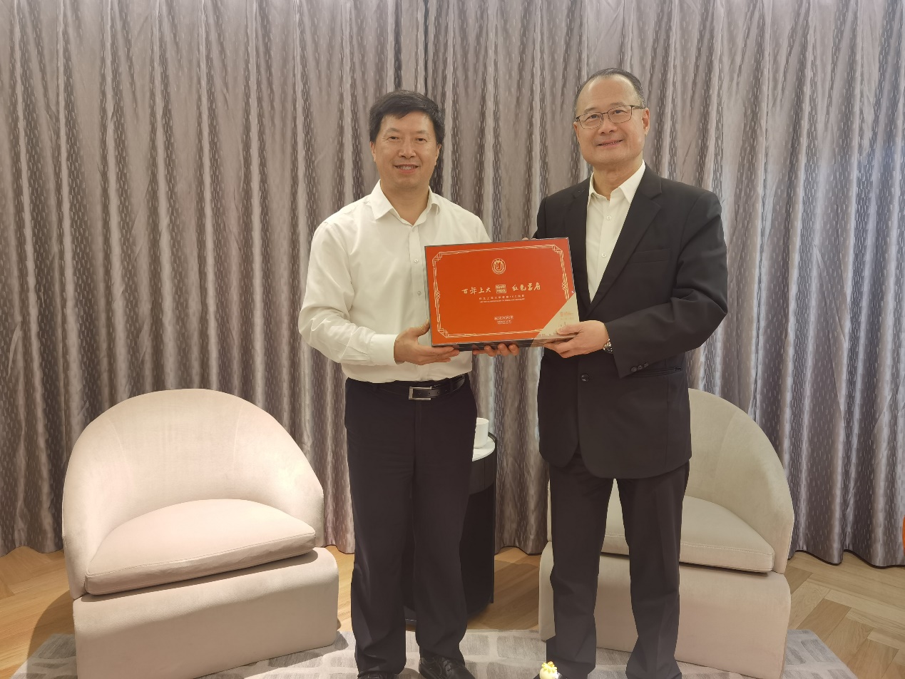 刘昌胜校长会见全国政协常委、香港新华集团主席蔡冠深名誉校董-上海大学
