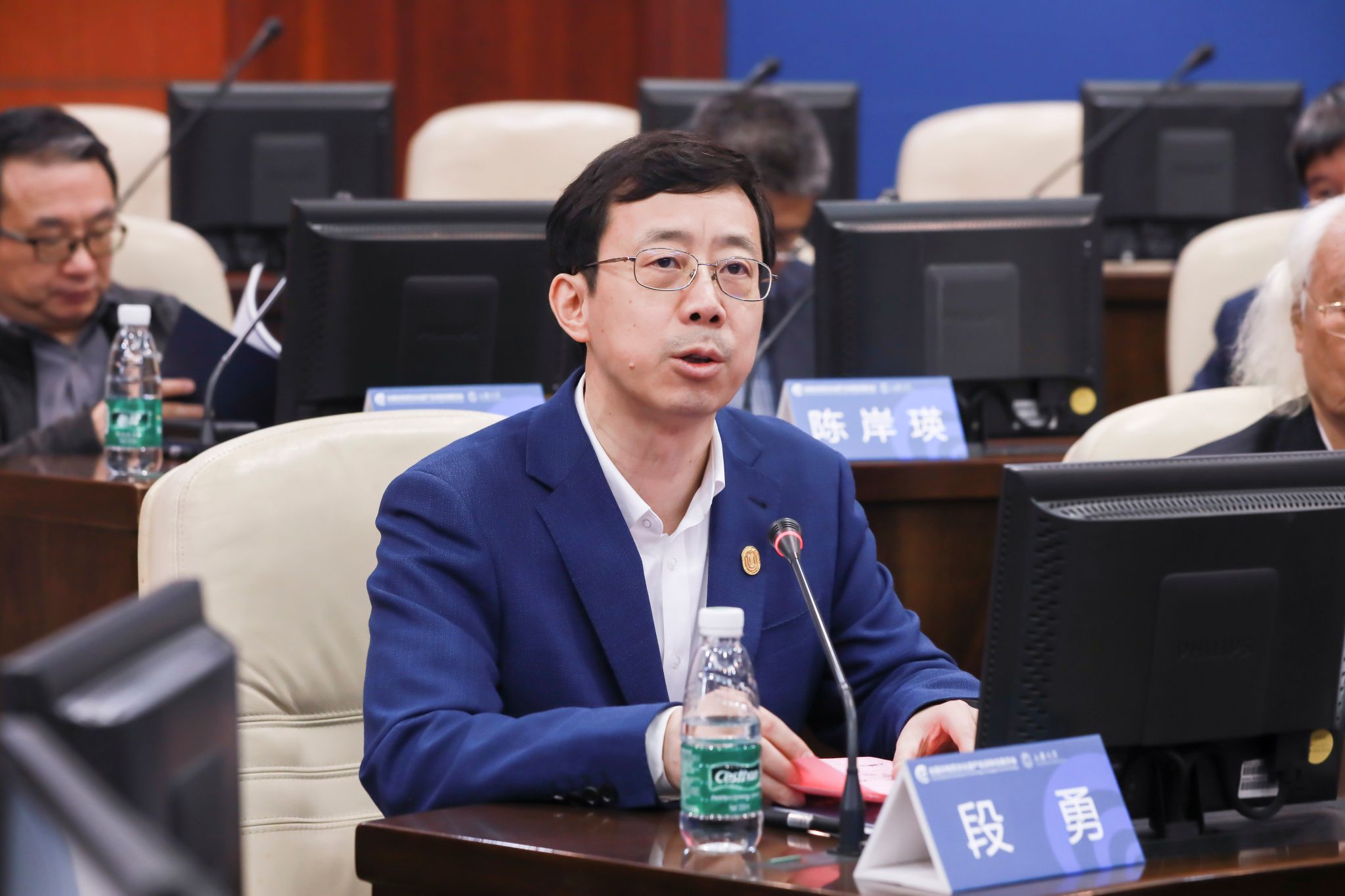 上海大学党委副书记、全国非遗名词委主任段勇先生主持会议.jpg 上海大学党委副书记、全国非遗名词委主任段勇先生主持会议.jpg